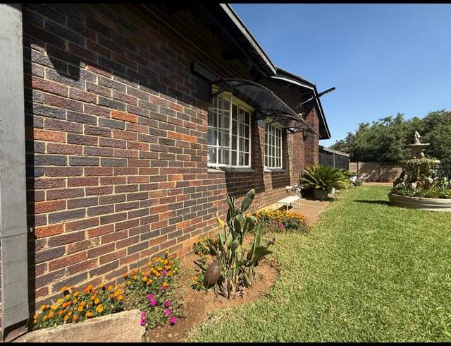 4 BEDROOM HOUSE FOR SALE IN VANDERBIJLPARK CE 2